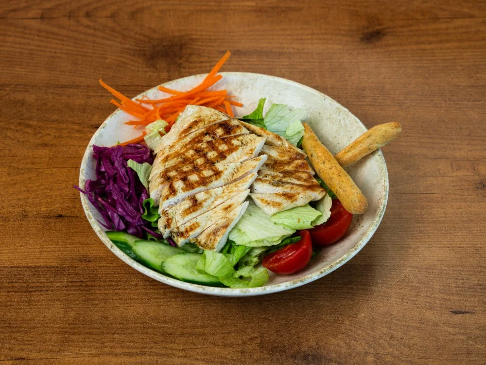Izgara Tavuklu Salata